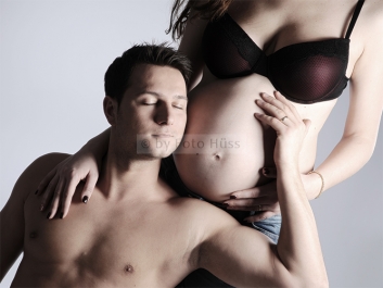 Foto Hüss - Portrait - Babybauch - Schwanger - ein Kind erwarten - Emotionen