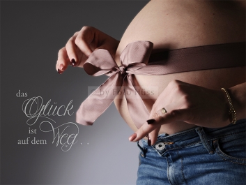 Foto Hüss - Portrait - Babybauch - Schwanger - ein Kind erwarten - Masche